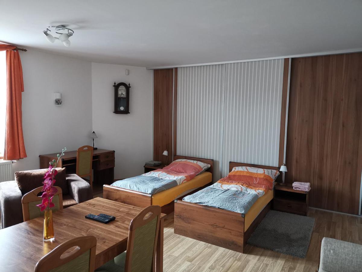 Penzion Pod Zamkem Zruc nad Sazavou Exterior photo